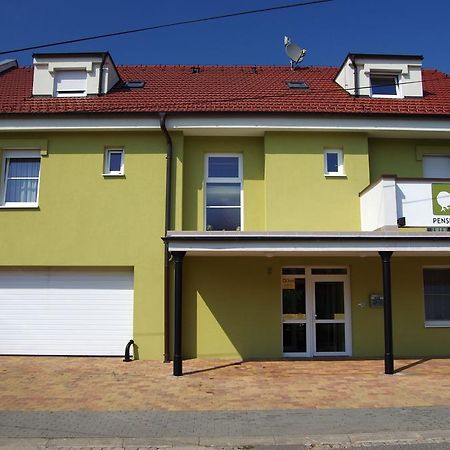 Pension Kiwi Mikulov Exterior photo