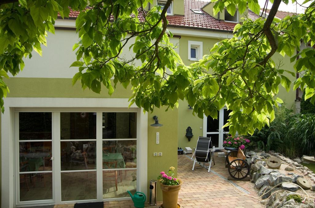 Pension Kiwi Mikulov Exterior photo