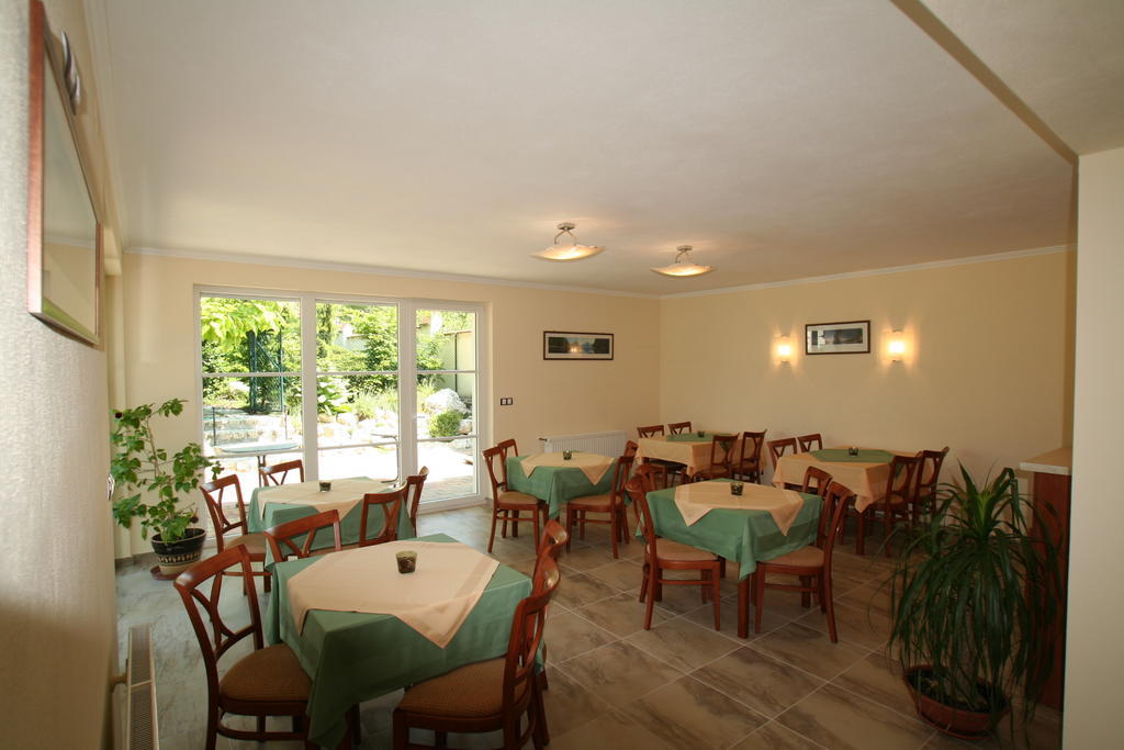 Pension Kiwi Mikulov Exterior photo