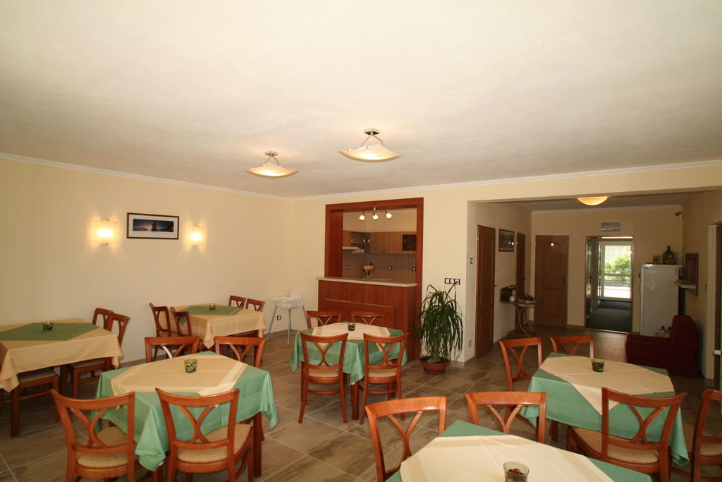 Pension Kiwi Mikulov Exterior photo